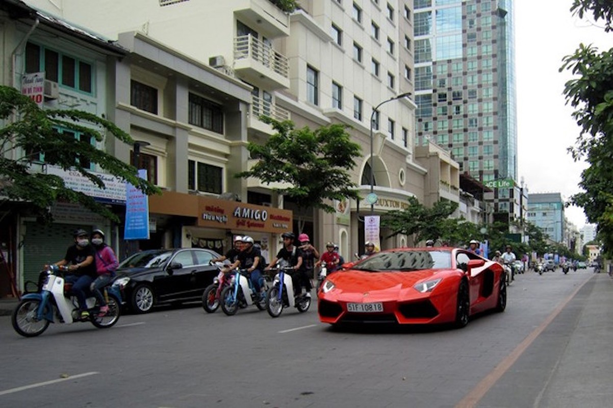 Sieu xe tien ty Lamborghini Aventador lan banh tren pho Viet-Hinh-7